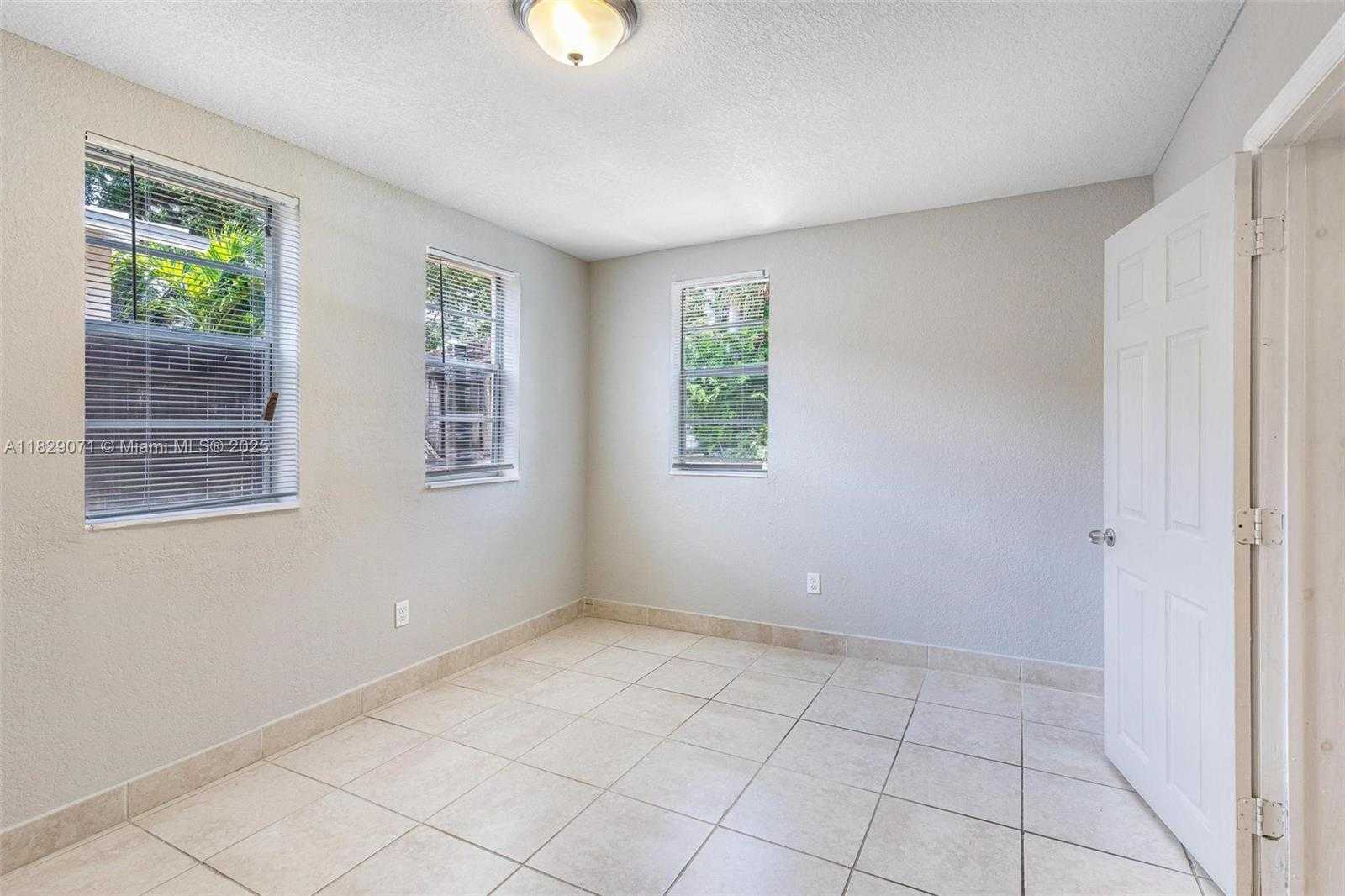 Small Image of 6048 BUCHANAN ST, Hollywood Number 12