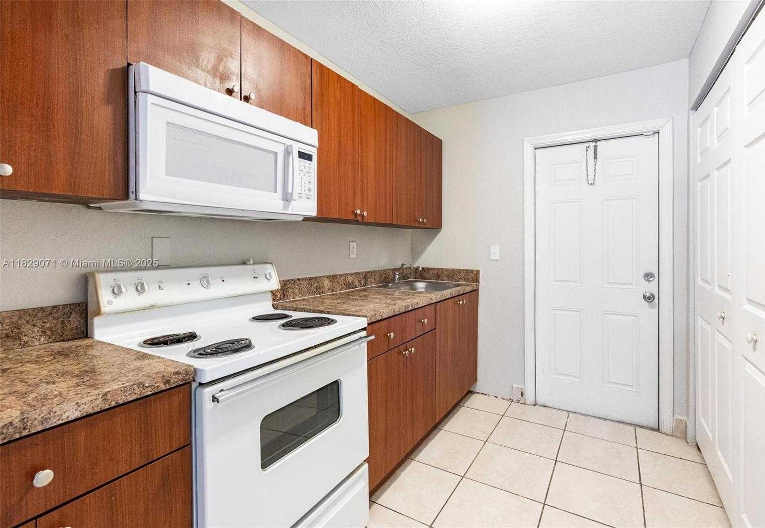 Small Image of 6048 BUCHANAN ST, Hollywood Number 2