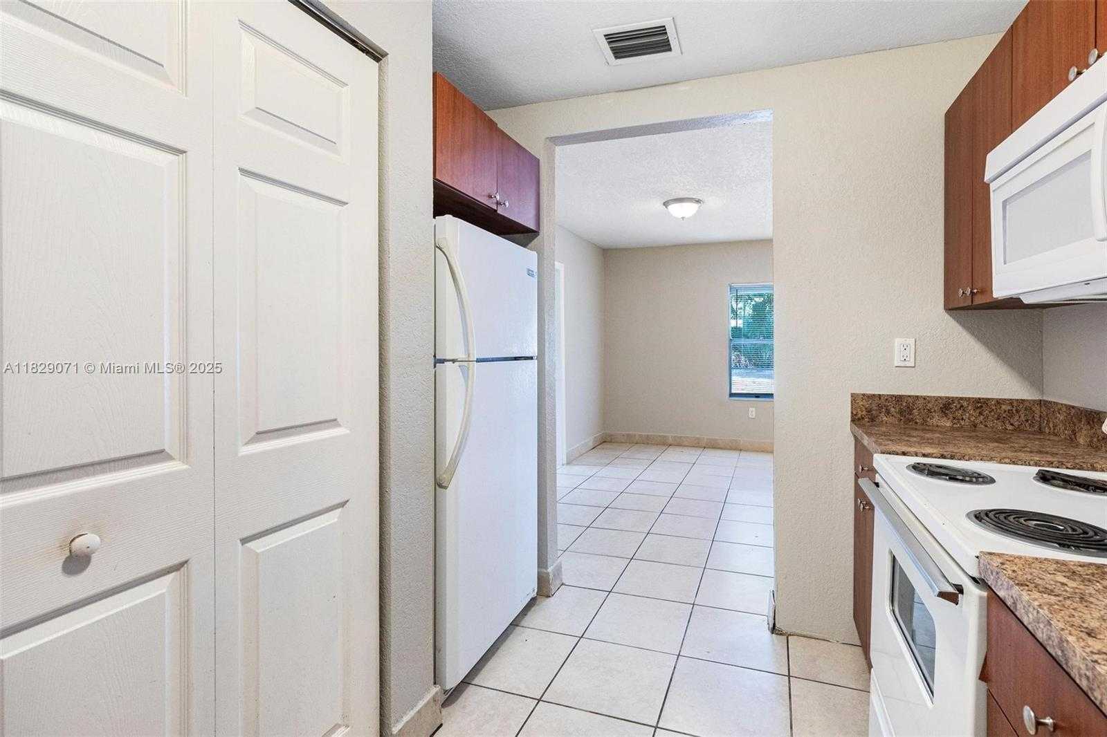 Small Image of 6048 BUCHANAN ST, Hollywood Number 3