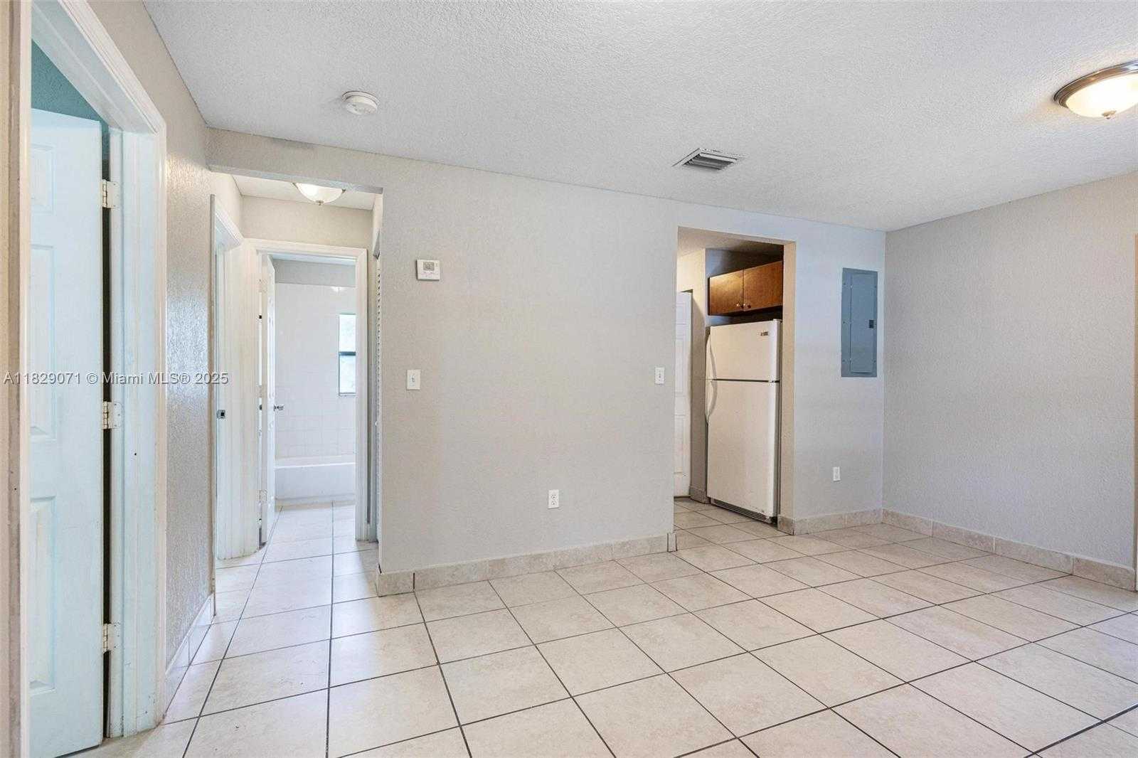 Small Image of 6048 BUCHANAN ST, Hollywood Number 4