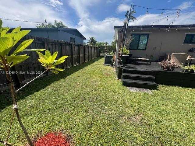 Small Image of 10035 PAN AMERICAN DR, Cutler Bay Number 14