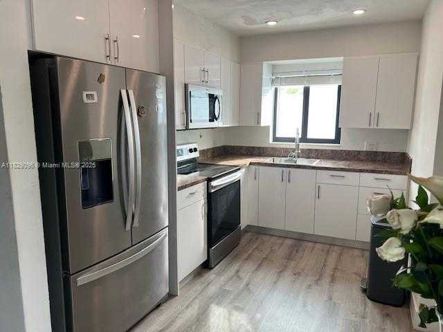 Small Image of 10035 PAN AMERICAN DR, Cutler Bay Number 5