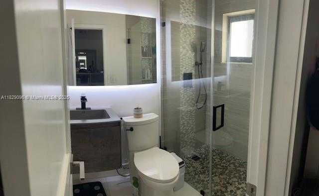 Small Image of 10035 PAN AMERICAN DR, Cutler Bay Number 8