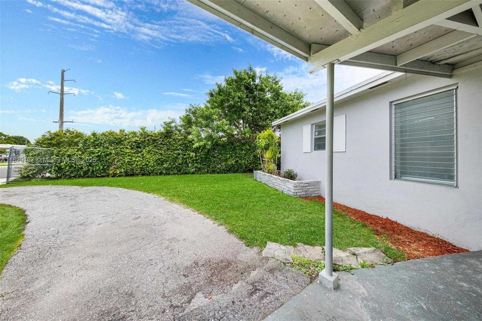 Small Image of 18005 NORTH WEST 7TH AVE, Miami Gardens Number 3