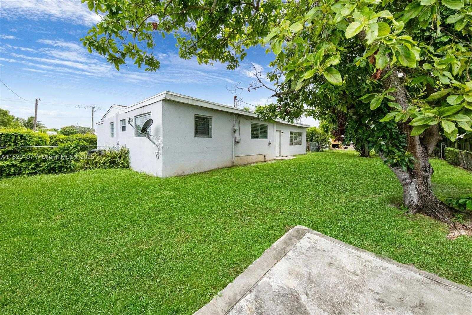 Small Image of 18005 NORTH WEST 7TH AVE, Miami Gardens Number 30