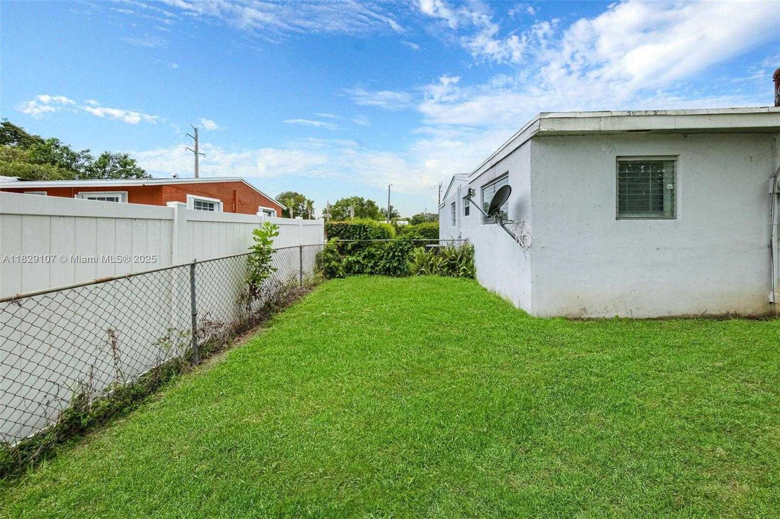 Small Image of 18005 NORTH WEST 7TH AVE, Miami Gardens Number 31