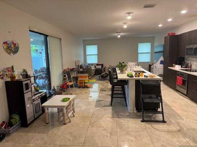 Small Image of 10348 NORTH WEST 76TH TER, Doral Number 19