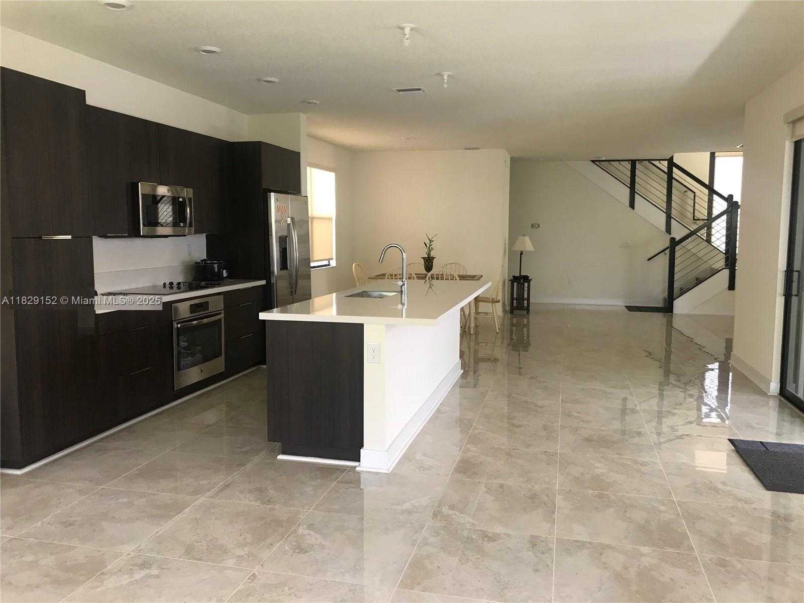 Small Image of 10348 NORTH WEST 76TH TER, Doral Number 2