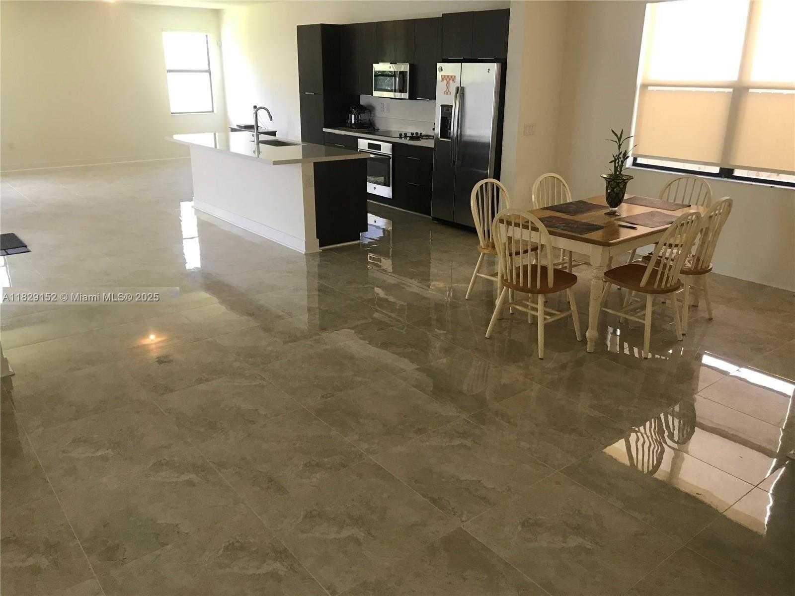 Small Image of 10348 NORTH WEST 76TH TER, Doral Number 3