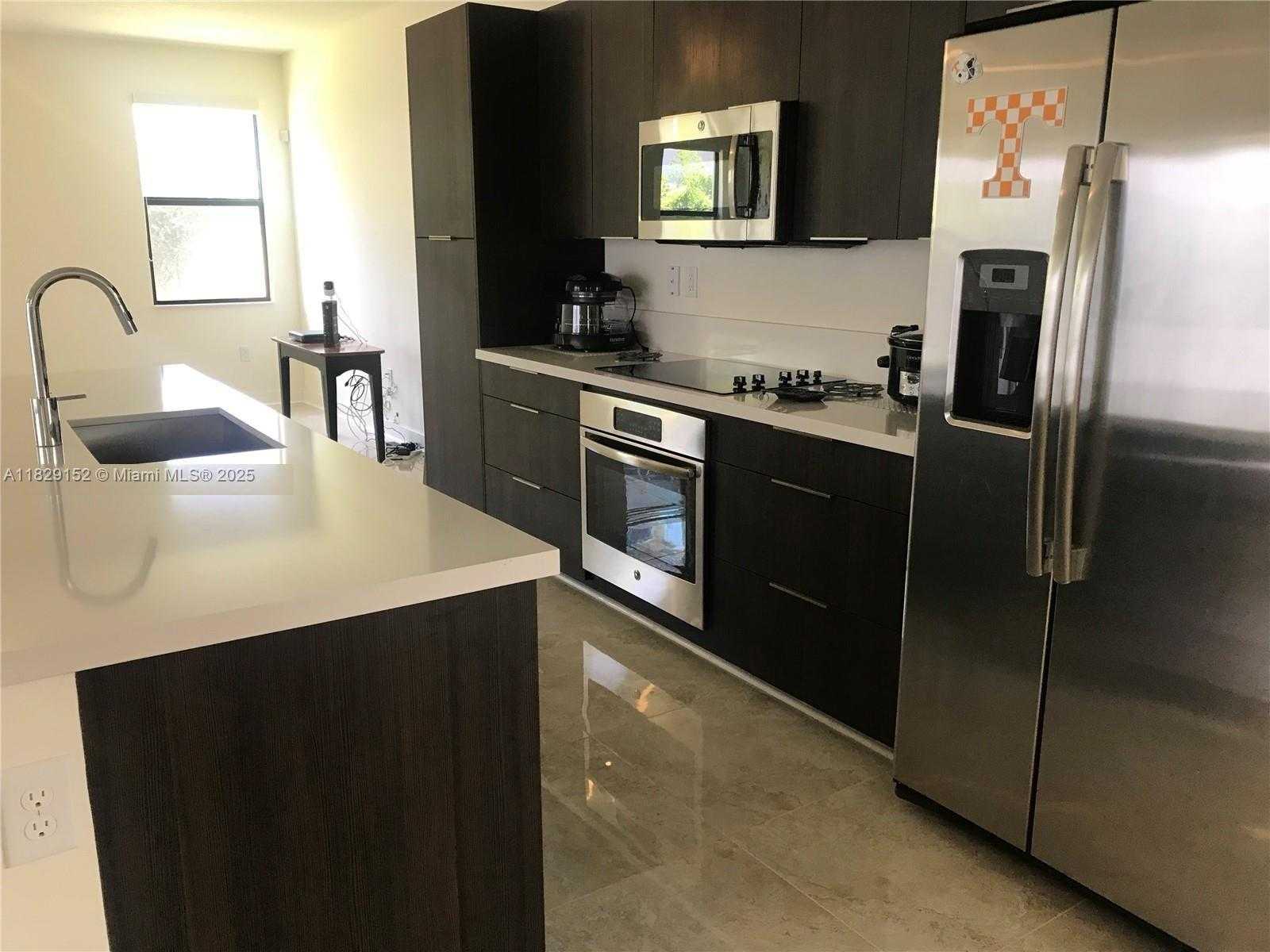 Small Image of 10348 NORTH WEST 76TH TER, Doral Number 4
