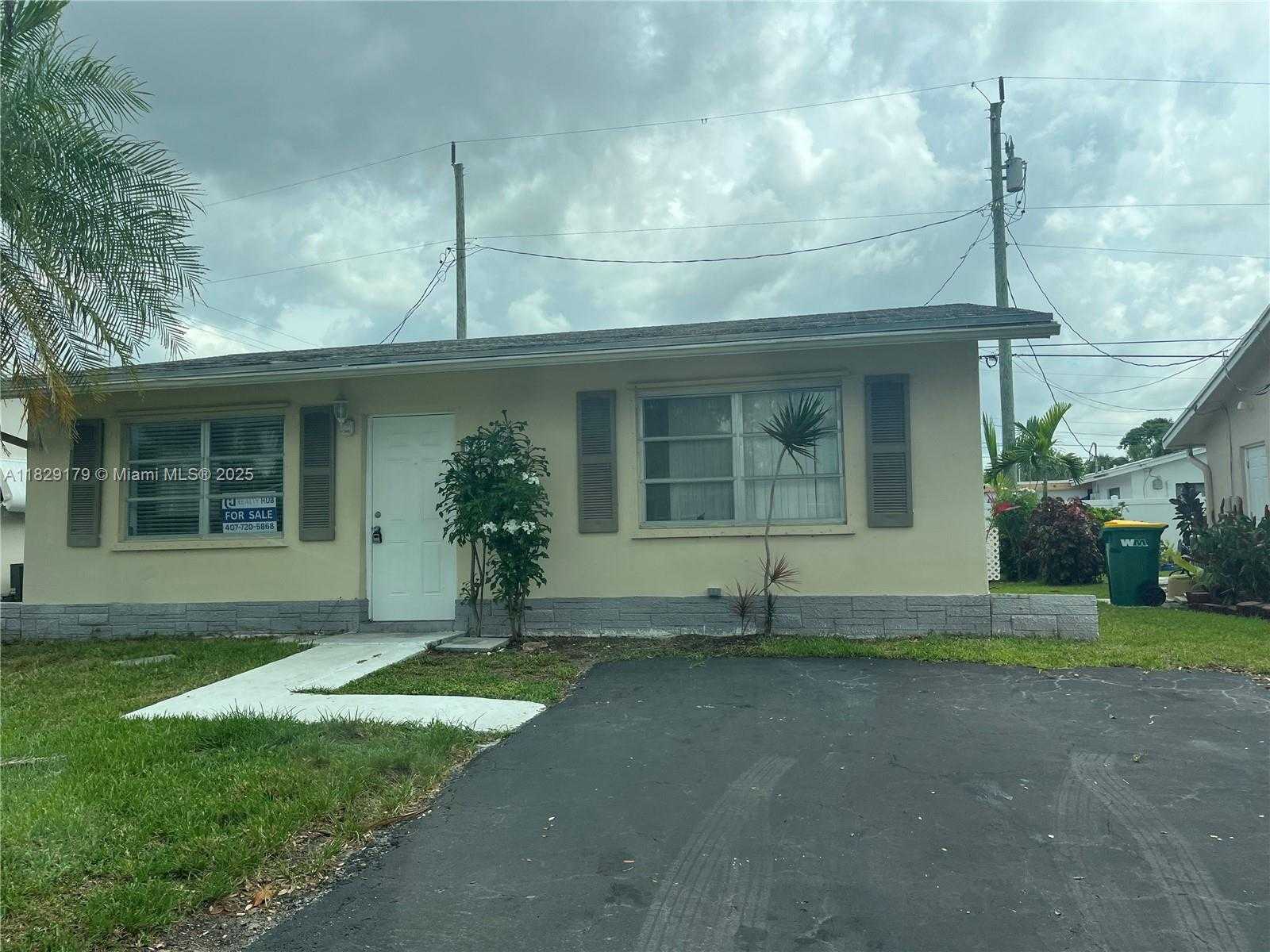 Small Image of 2309 NORTH WEST 54TH ST, Tamarac Number 13