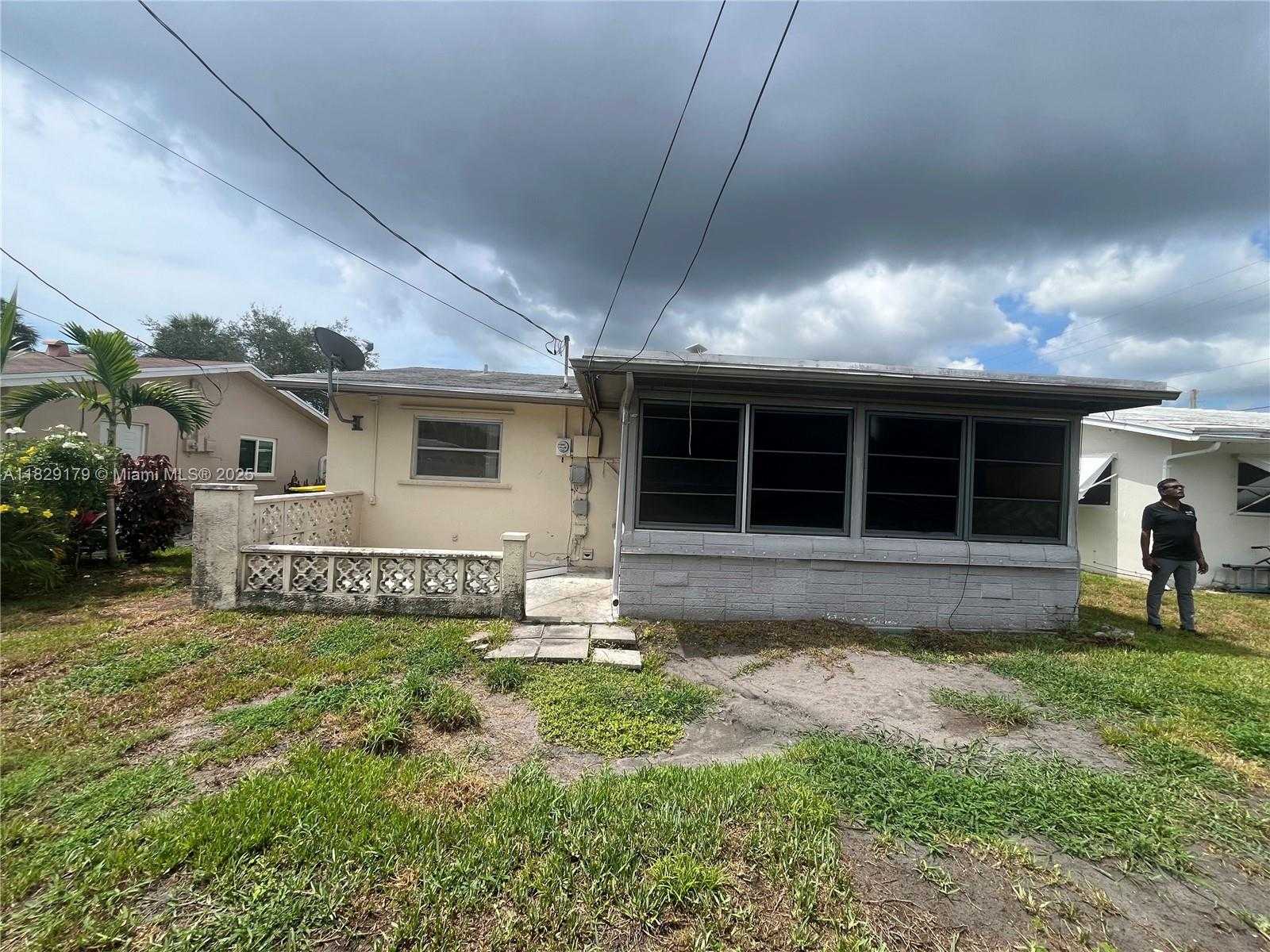 Small Image of 2309 NORTH WEST 54TH ST, Tamarac Number 14