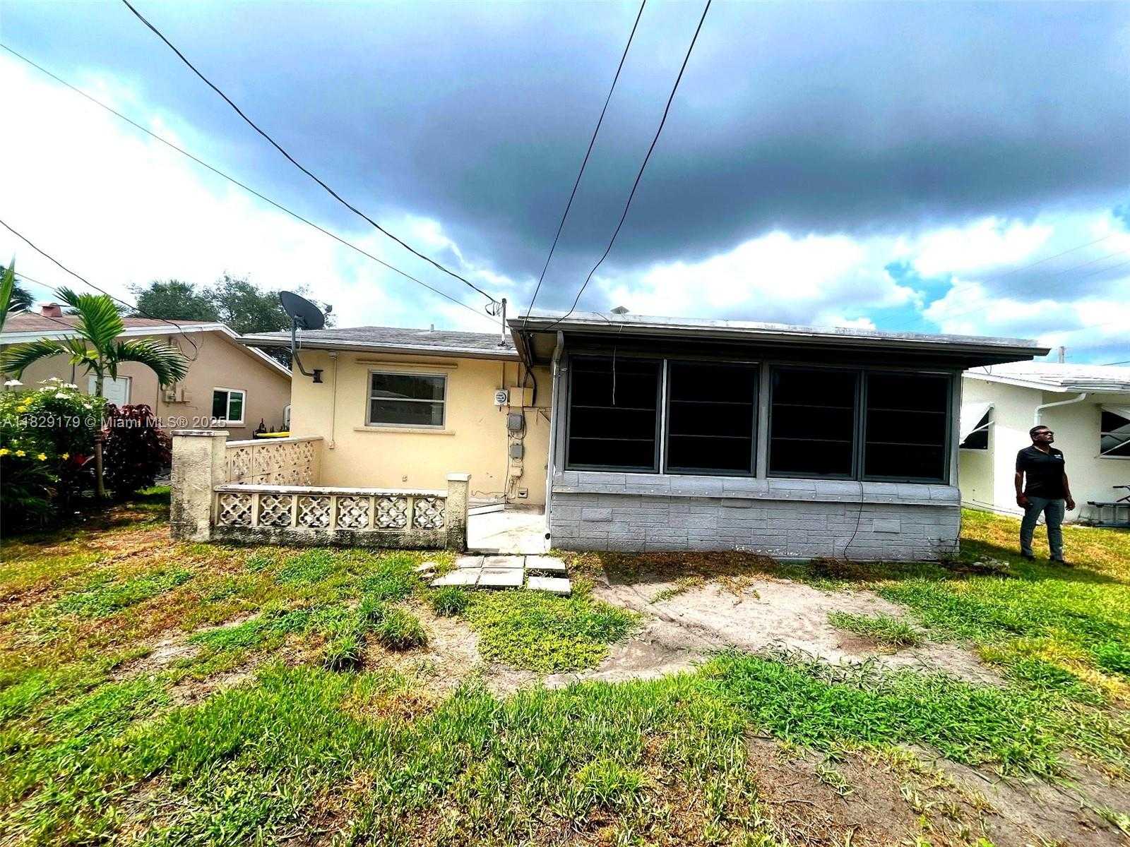 Small Image of 2309 NORTH WEST 54TH ST, Tamarac Number 20