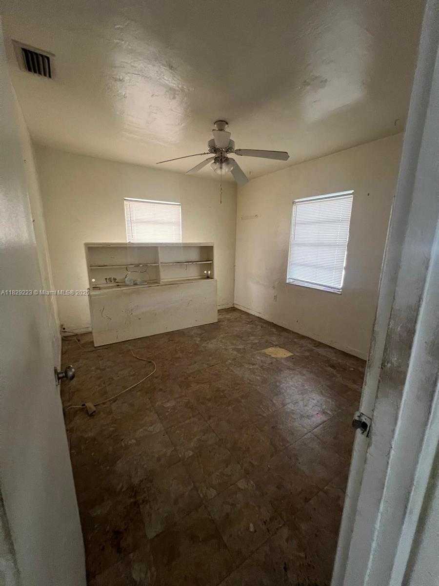 Small Image of 2800 NORTH WEST 164TH ST, Miami Gardens Number 11