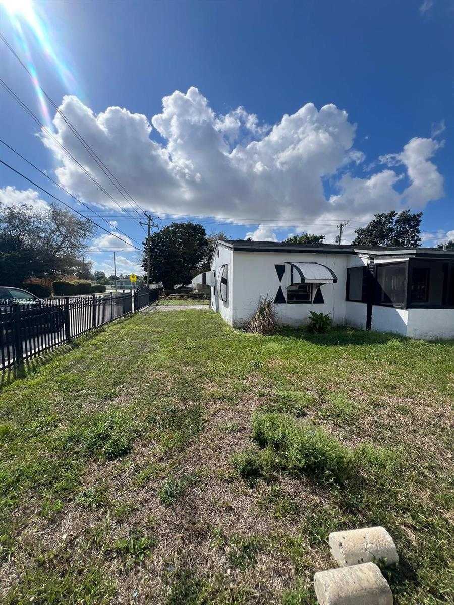 Small Image of 2800 NORTH WEST 164TH ST, Miami Gardens Number 16