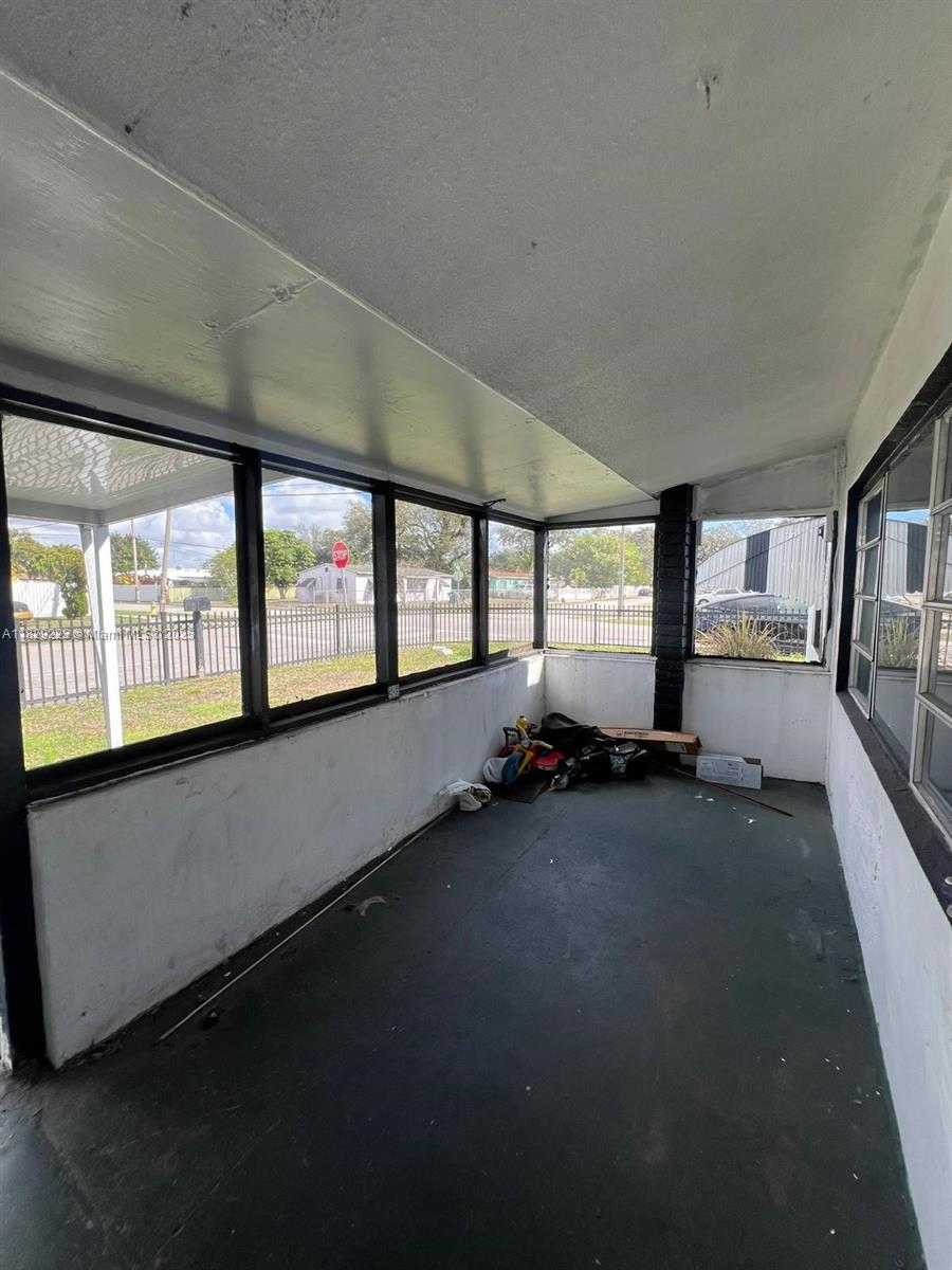 Small Image of 2800 NORTH WEST 164TH ST, Miami Gardens Number 2
