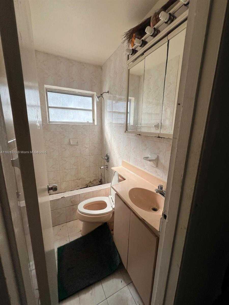 Small Image of 2800 NORTH WEST 164TH ST, Miami Gardens Number 5