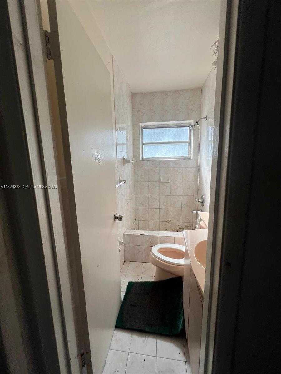 Small Image of 2800 NORTH WEST 164TH ST, Miami Gardens Number 7