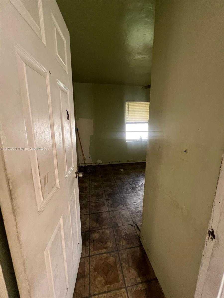 Small Image of 2800 NORTH WEST 164TH ST, Miami Gardens Number 9