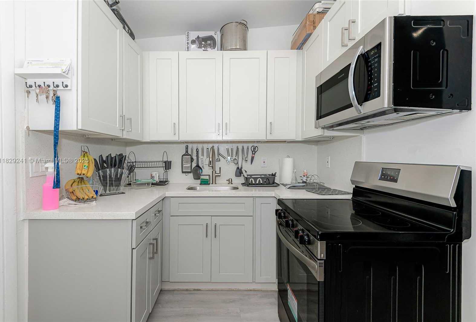 Small Image of 15955 WEST BUNCHE PARK DR, Miami Gardens Number 10