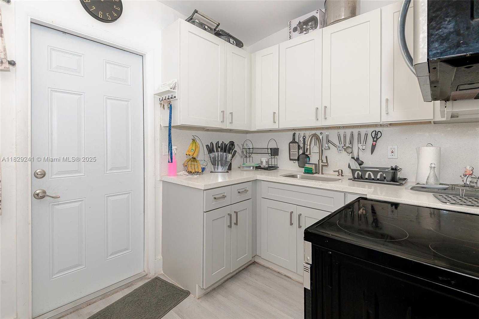 Small Image of 15955 WEST BUNCHE PARK DR, Miami Gardens Number 11