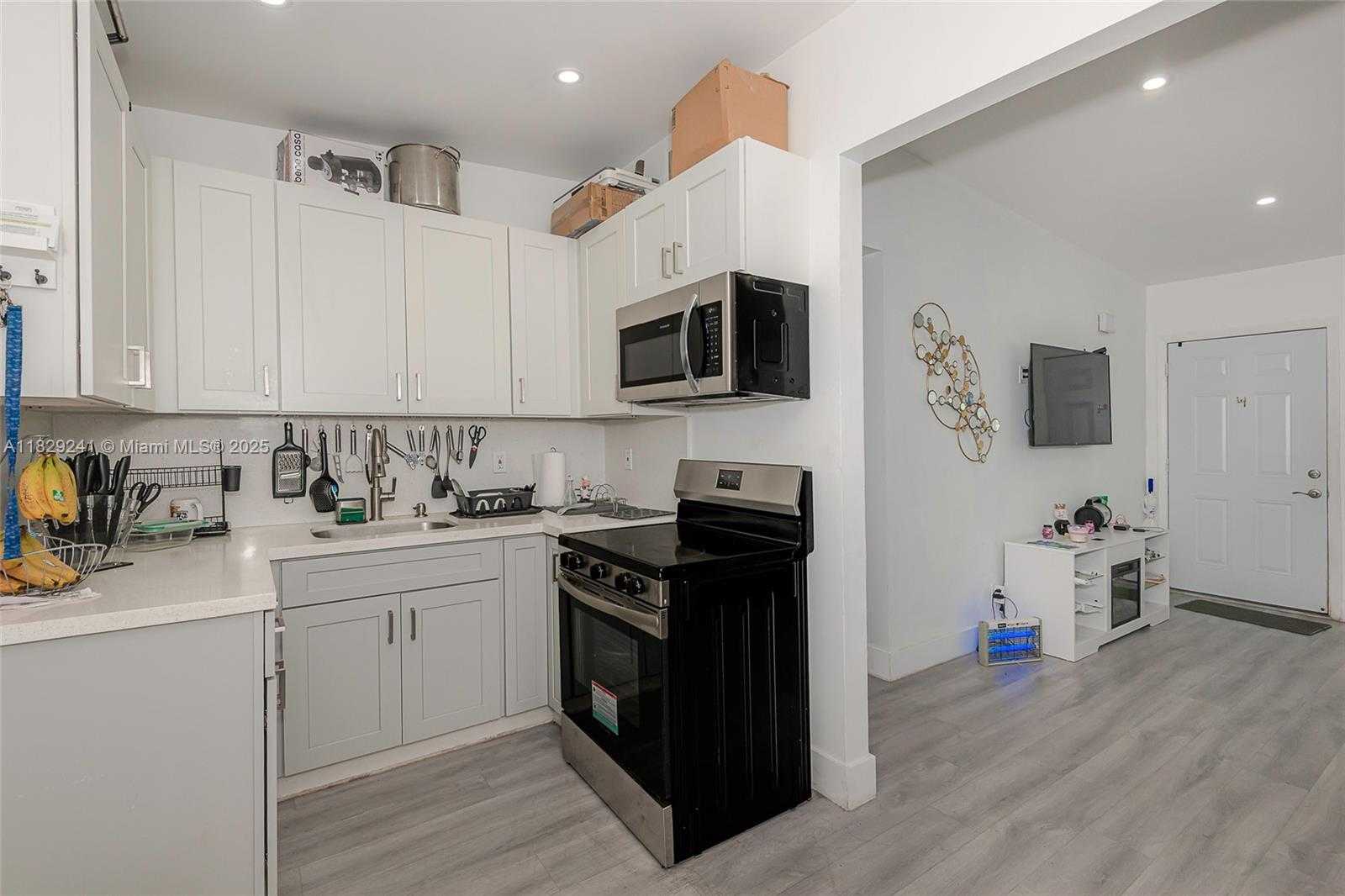 Small Image of 15955 WEST BUNCHE PARK DR, Miami Gardens Number 12