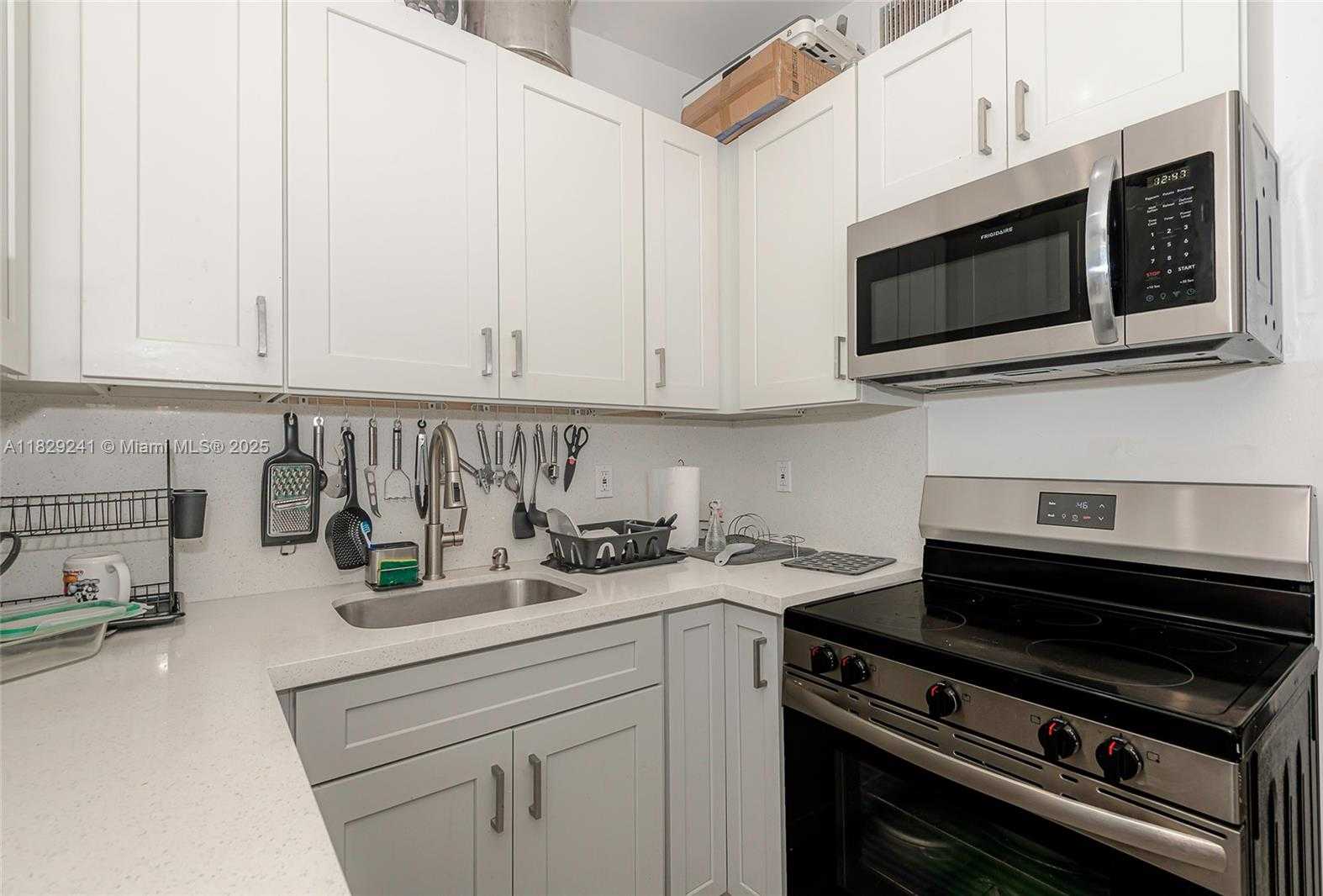 Small Image of 15955 WEST BUNCHE PARK DR, Miami Gardens Number 13