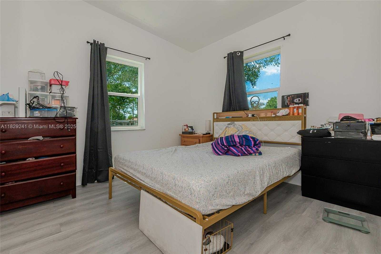 Small Image of 15955 WEST BUNCHE PARK DR, Miami Gardens Number 19