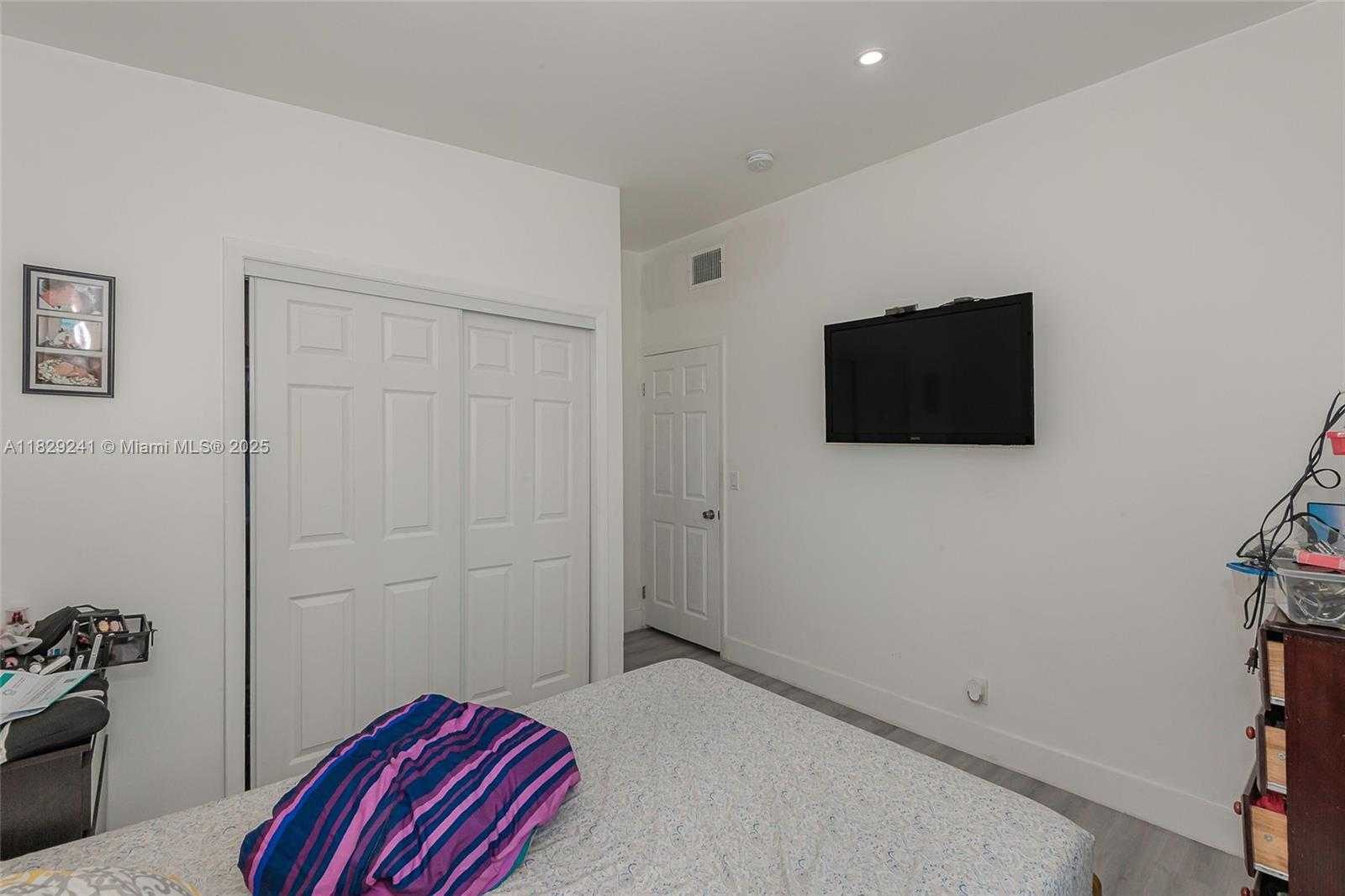 Small Image of 15955 WEST BUNCHE PARK DR, Miami Gardens Number 21