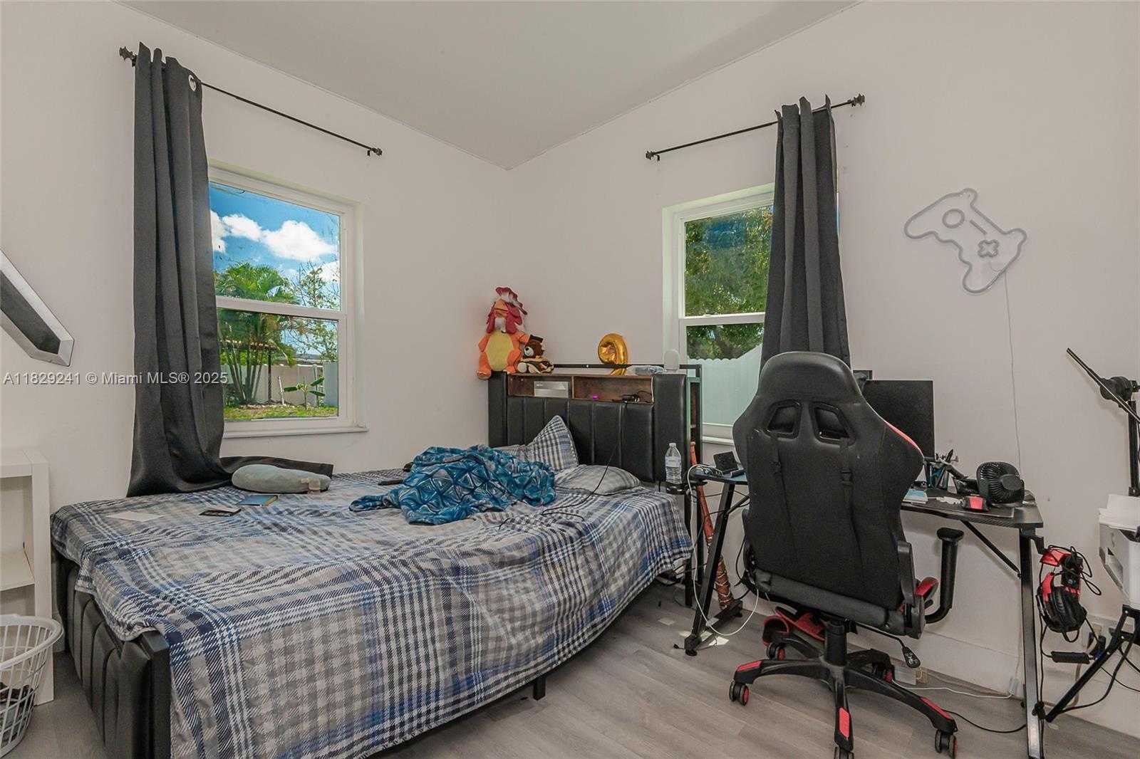 Small Image of 15955 WEST BUNCHE PARK DR, Miami Gardens Number 22