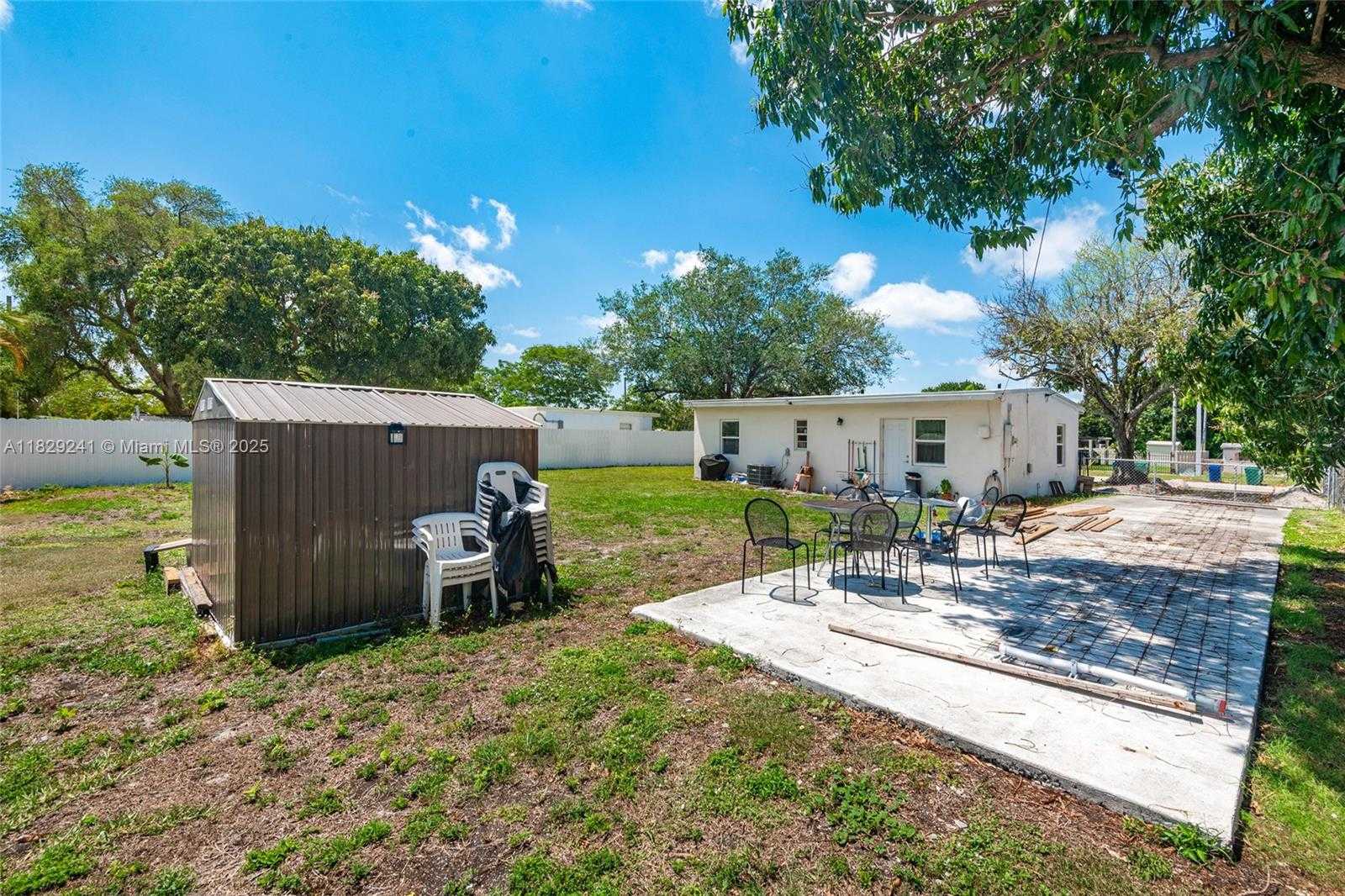Small Image of 15955 WEST BUNCHE PARK DR, Miami Gardens Number 25