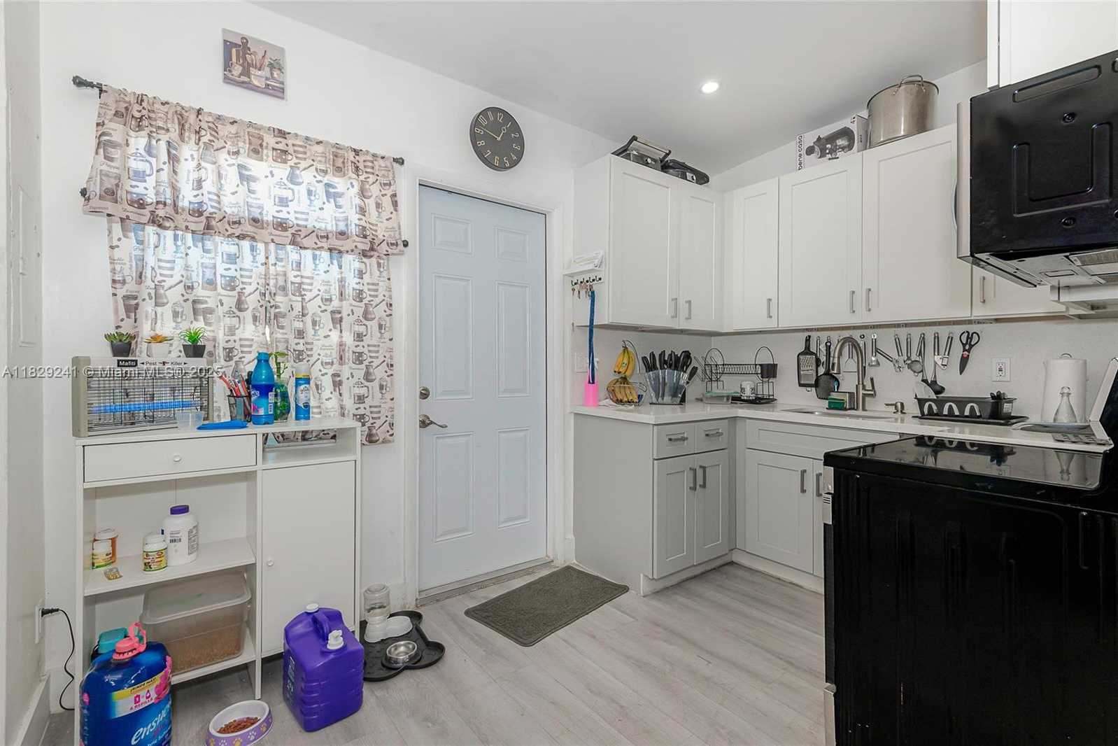 Small Image of 15955 WEST BUNCHE PARK DR, Miami Gardens Number 9