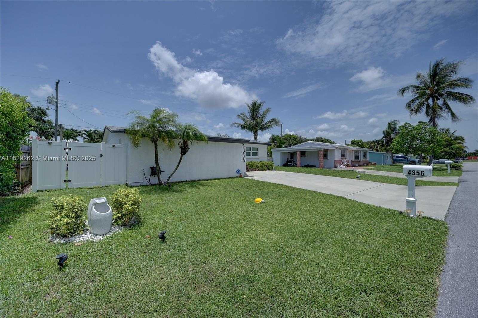 Small Image of 4356 SOUTH MARY CIR, Palm Beach Gardens Number 3
