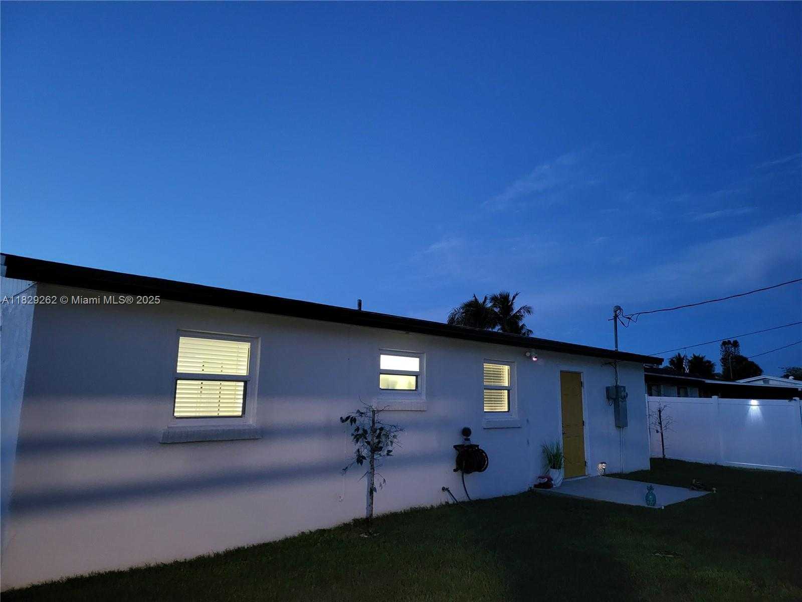 Small Image of 4356 SOUTH MARY CIR, Palm Beach Gardens Number 4