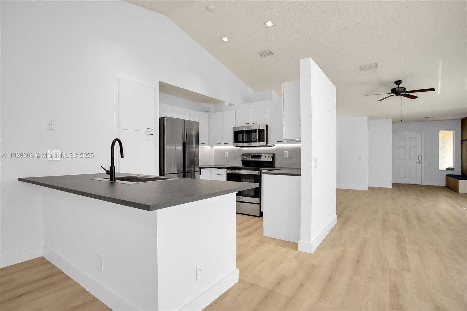 Small Image of 1611 PALERMO DR, Weston Number 13