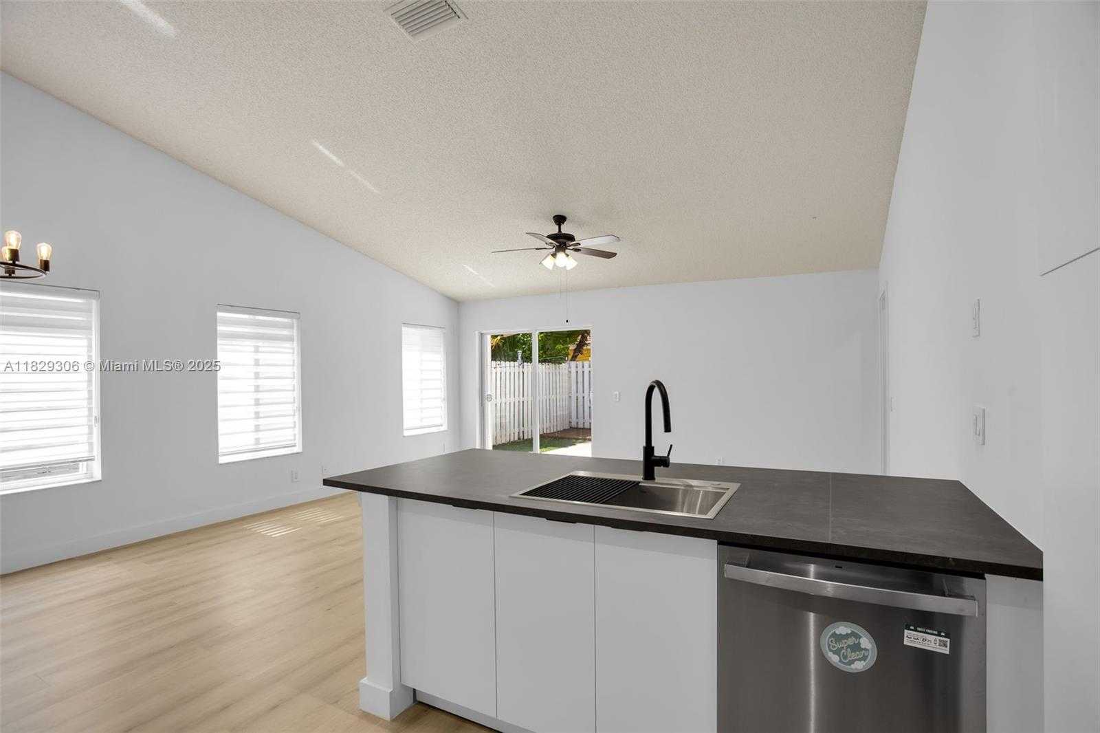 Small Image of 1611 PALERMO DR, Weston Number 16
