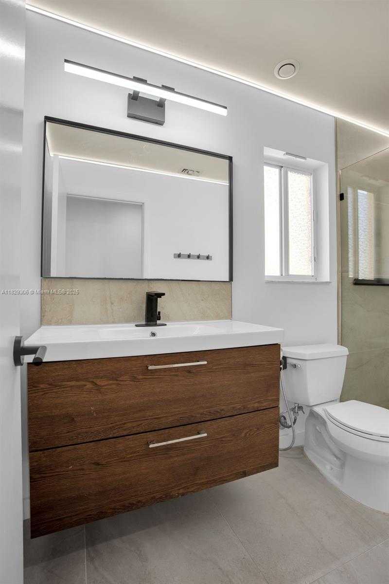 Small Image of 1611 PALERMO DR, Weston Number 18