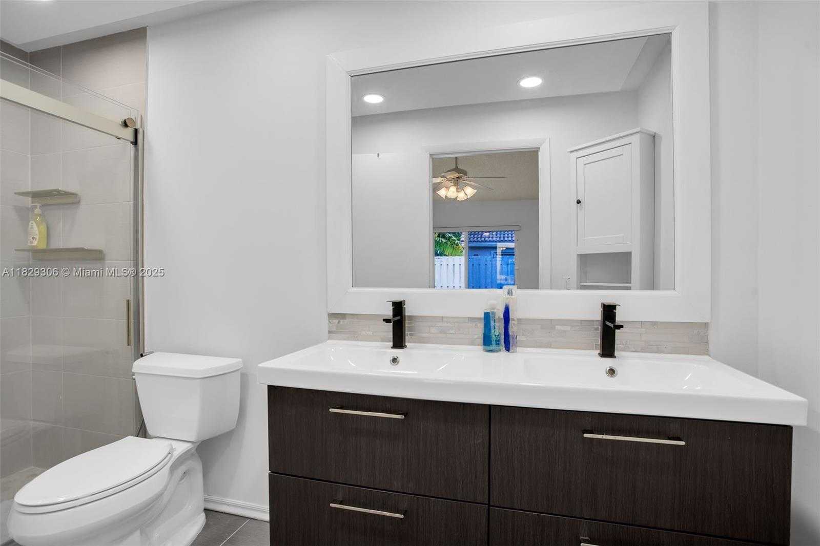 Small Image of 1611 PALERMO DR, Weston Number 22