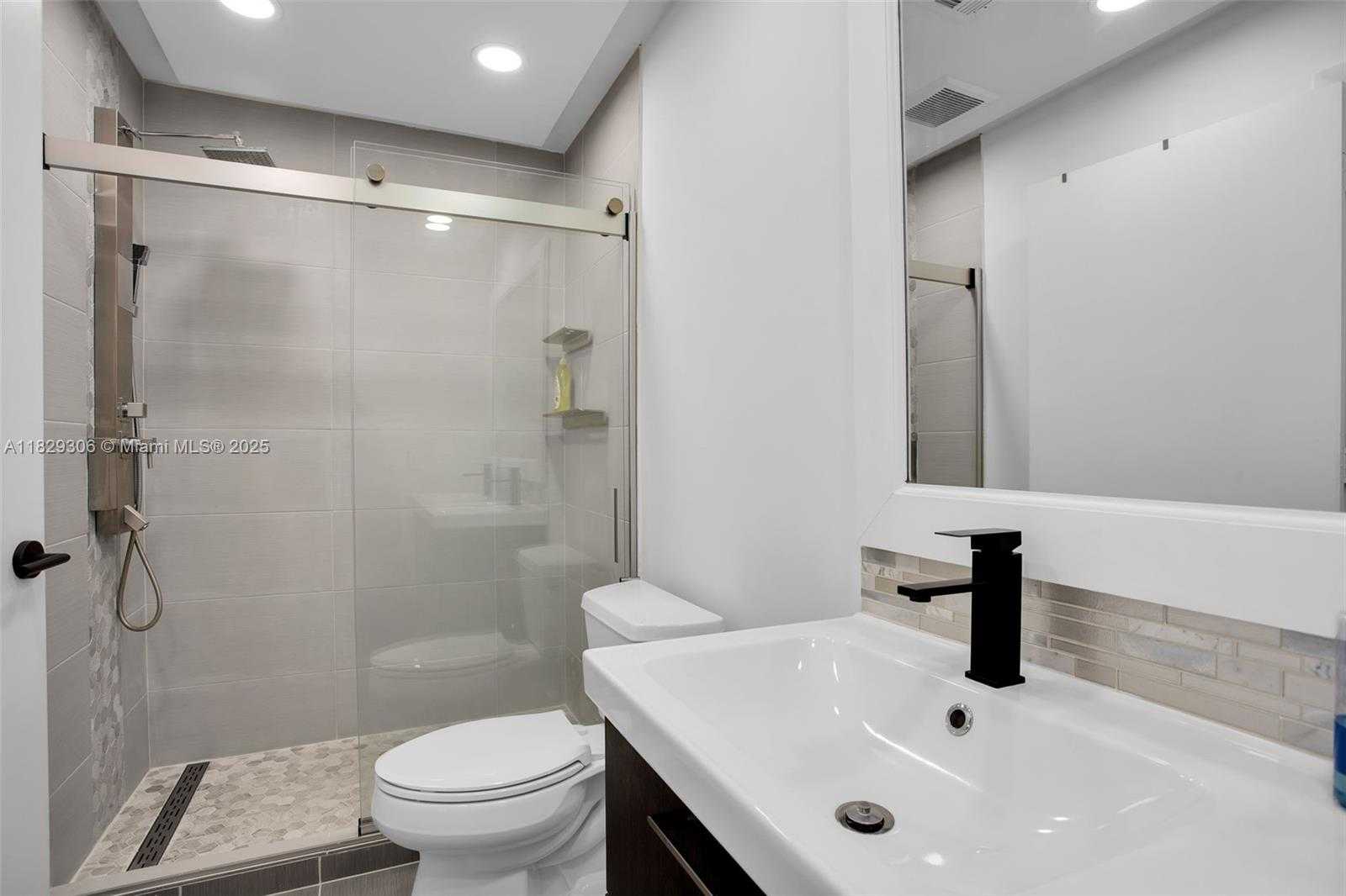 Small Image of 1611 PALERMO DR, Weston Number 23