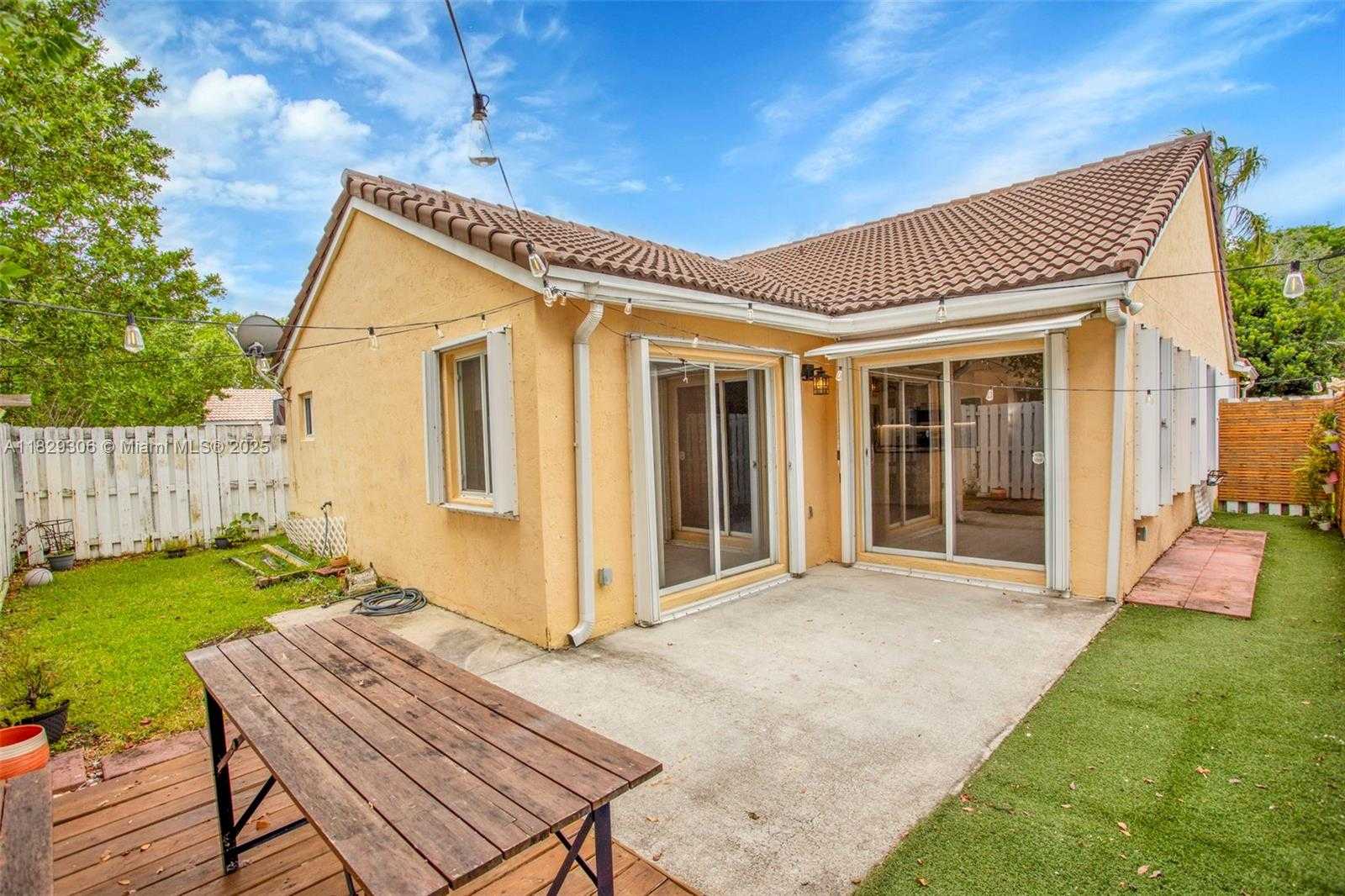 Small Image of 1611 PALERMO DR, Weston Number 31