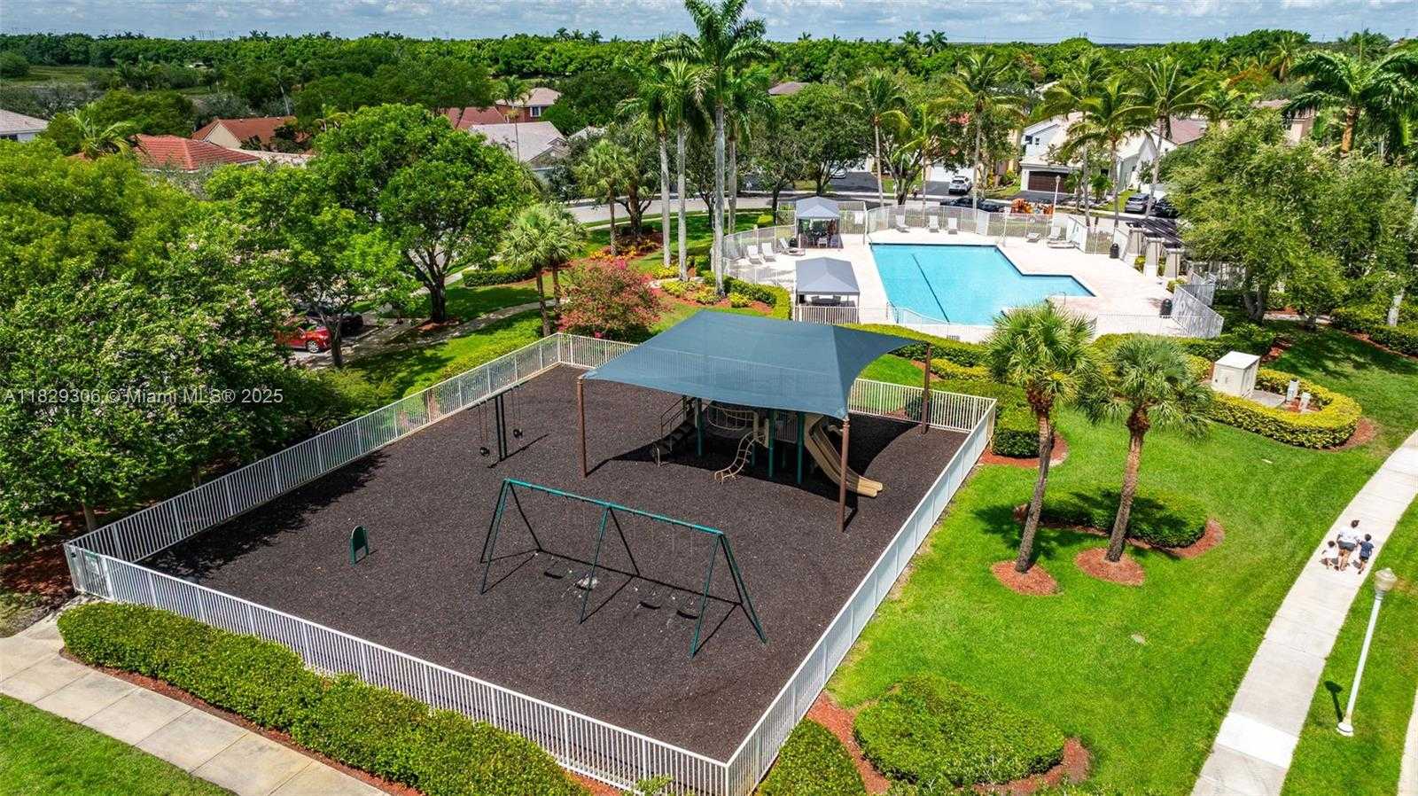 Small Image of 1611 PALERMO DR, Weston Number 33