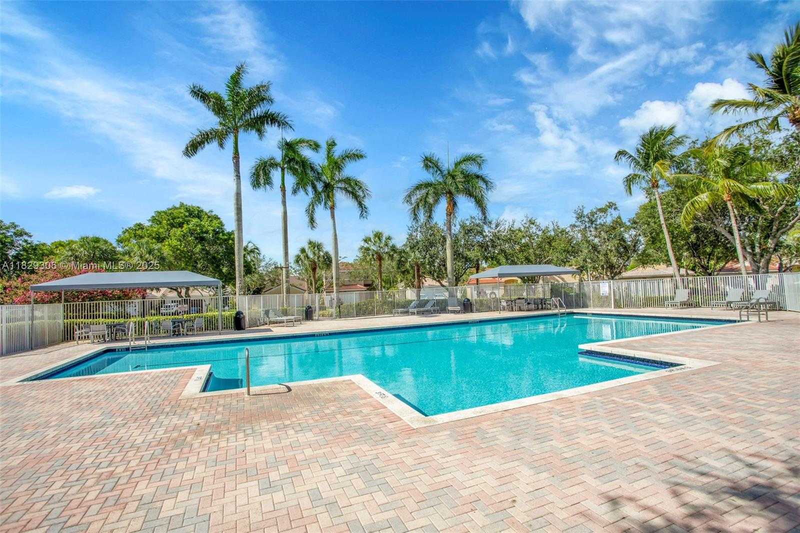 Small Image of 1611 PALERMO DR, Weston Number 35