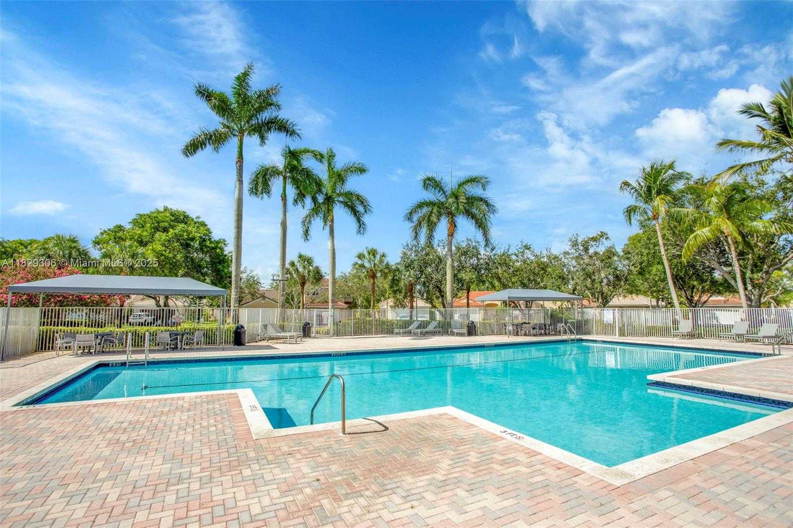 Small Image of 1611 PALERMO DR, Weston Number 37