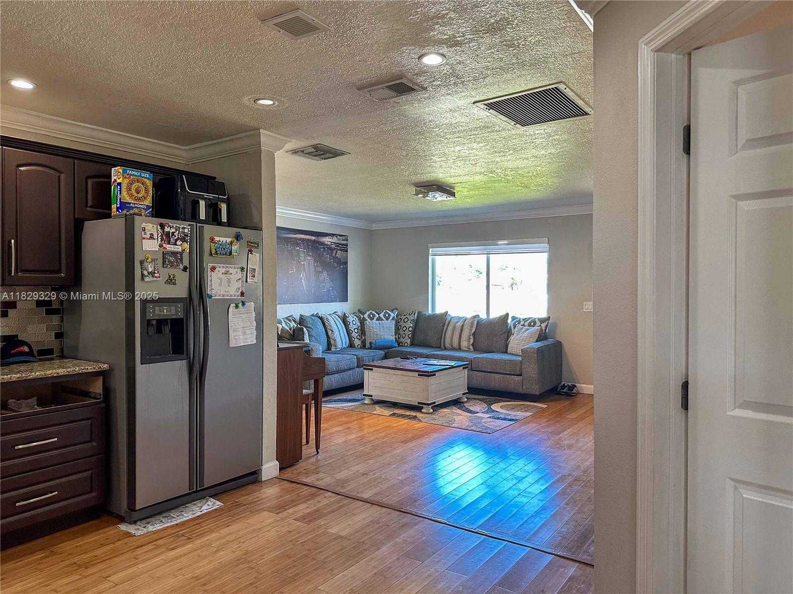 Small Image of 2000 SOUTH WEST 98TH TER, Miramar Number 4