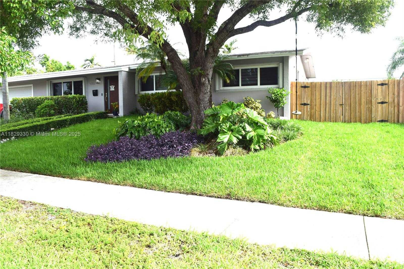 Small Image of 9355 SOUTH WEST 181ST ST, Palmetto Bay Number 2