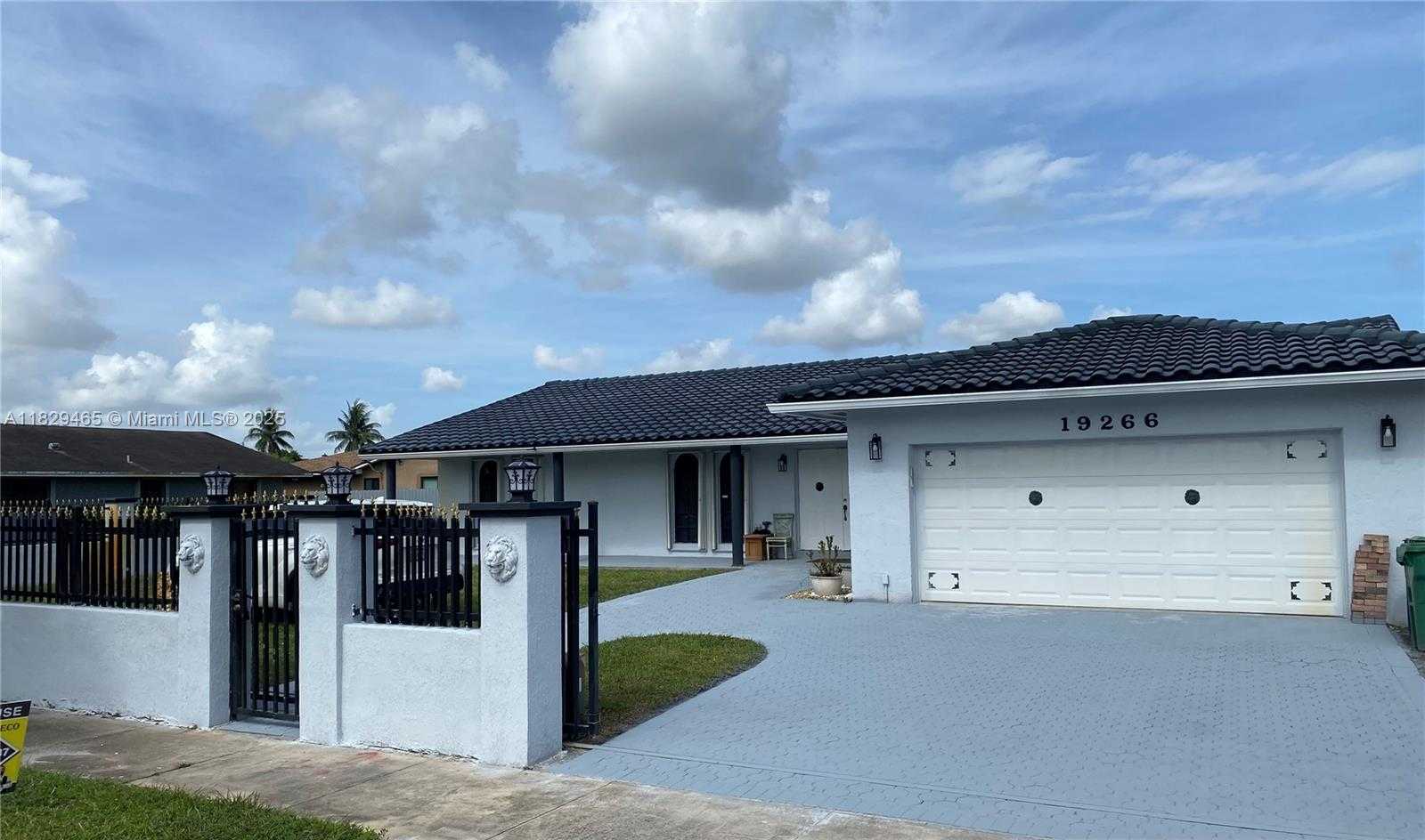 Small Image of 19266 NORTH WEST 18TH AVE, Miami Gardens Number 2