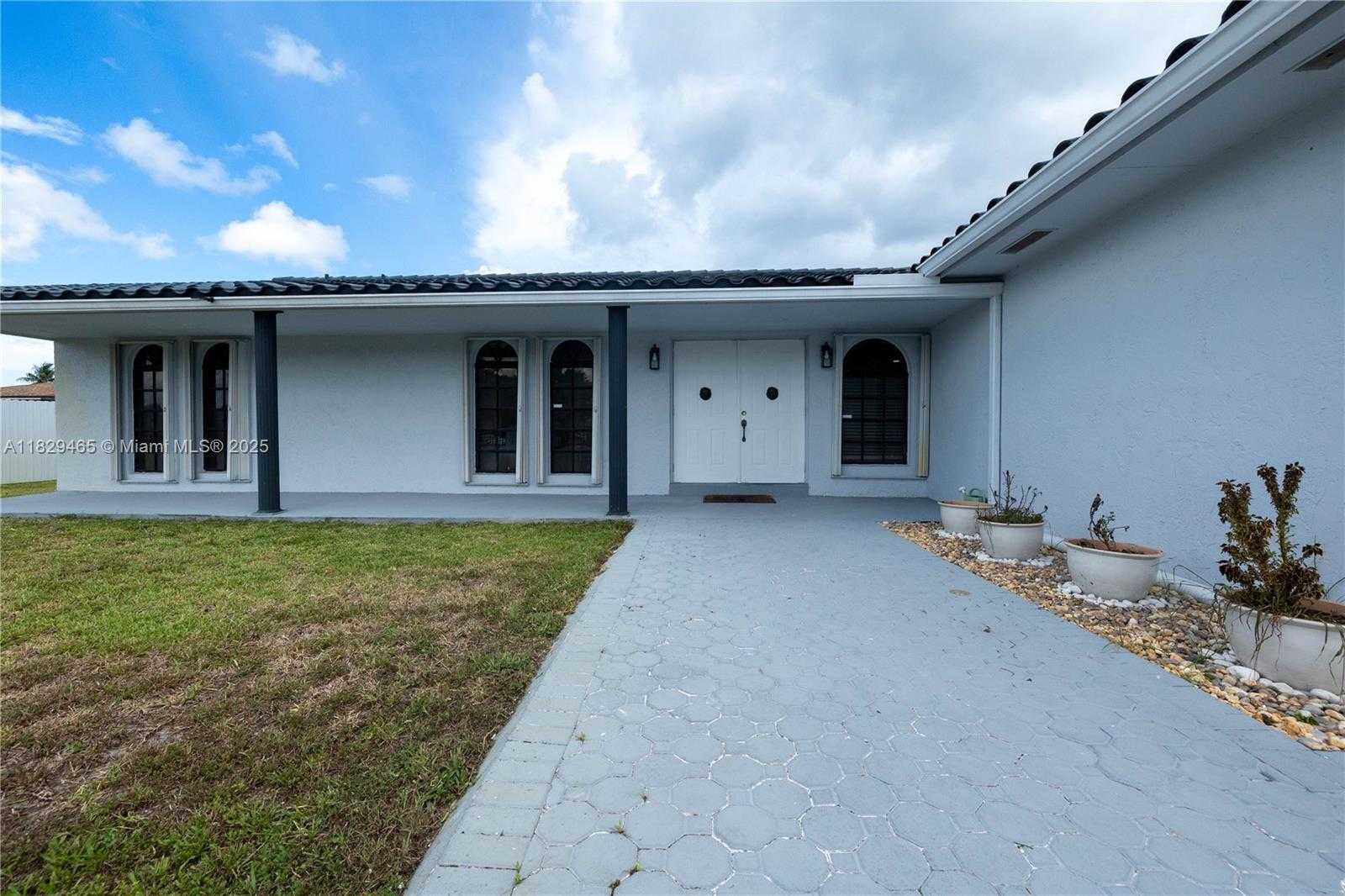 Small Image of 19266 NORTH WEST 18TH AVE, Miami Gardens Number 3