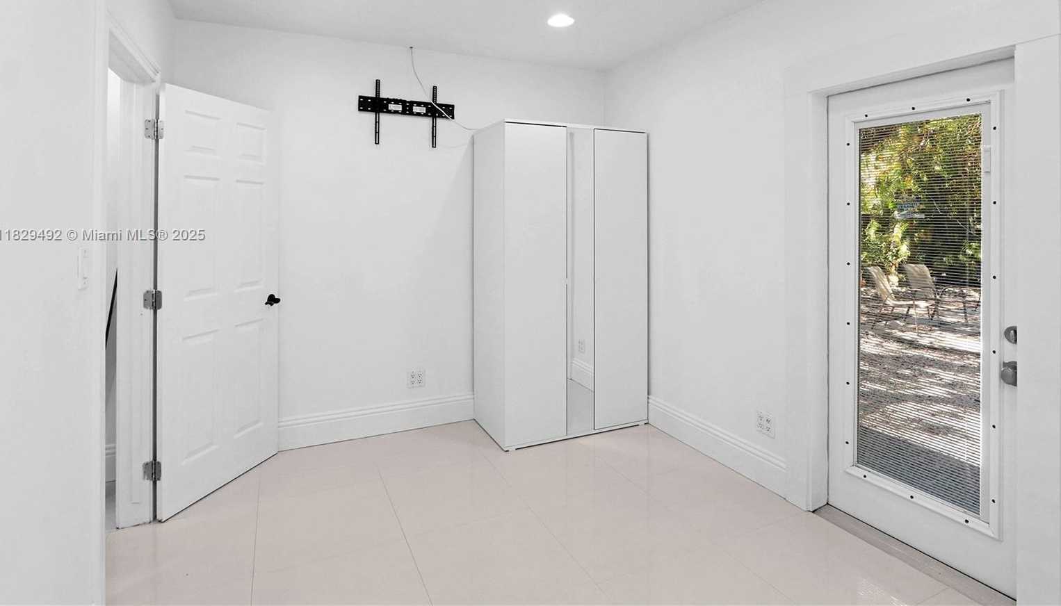 Small Image of 1125 SOUTH WEST 15TH TER, Fort Lauderdale Number 16
