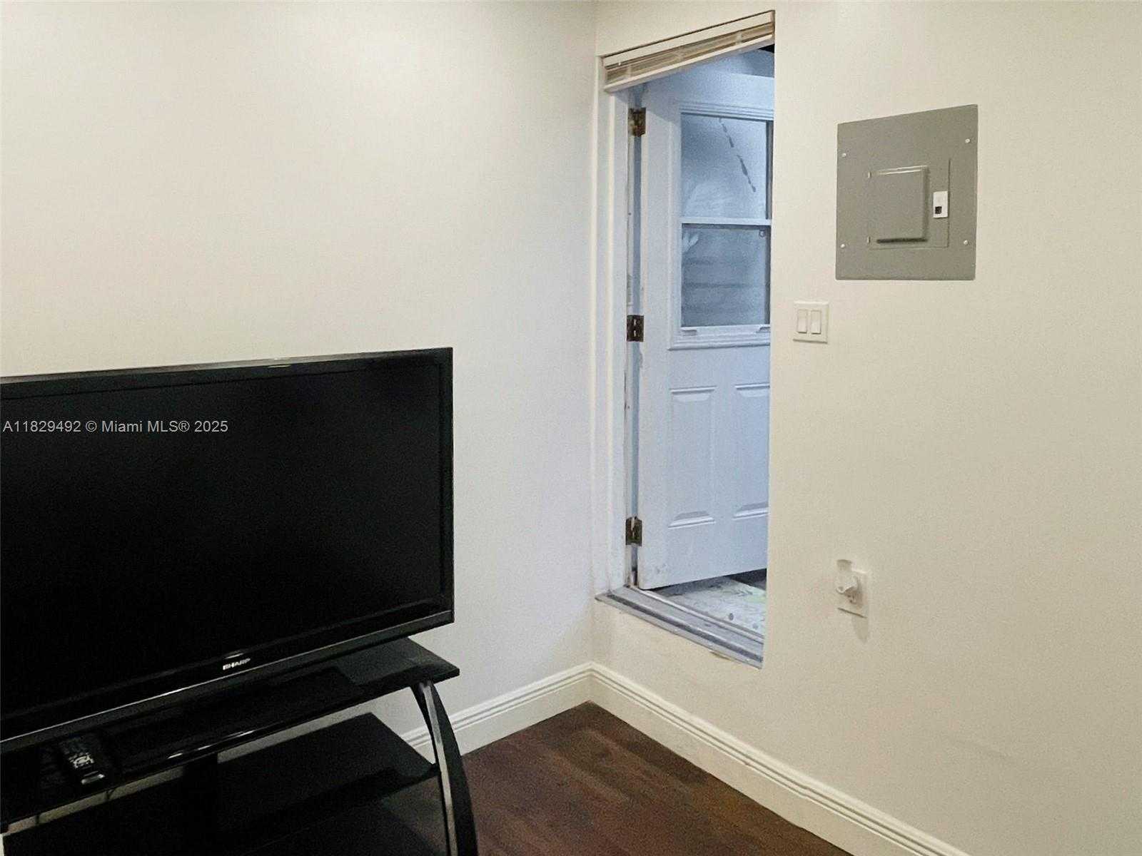 Small Image of 1125 SOUTH WEST 15TH TER, Fort Lauderdale Number 32