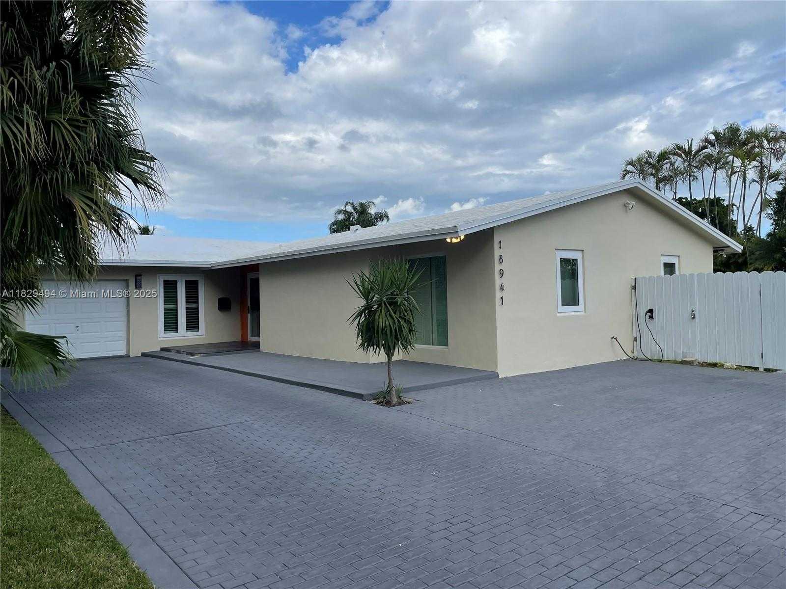 Small Image of 18941 SOUTH WEST 92ND CT, Cutler Bay Number 3